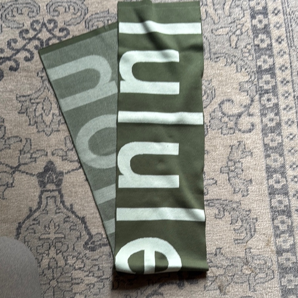 NWT Lululemon Wool-Blend Knit Logo Scarf Green Twill Delicate Mint Merino Warm